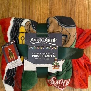 Snoop on the Stoop Plush Blanket